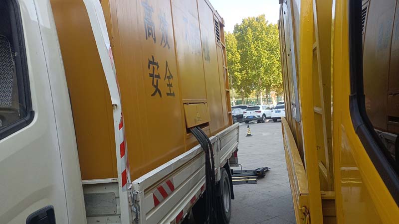 宁强如何判断柴油发电机组和UPS电源的切换时间是否符合要求？