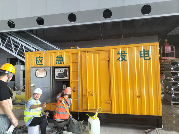 宁强怎样判断空气滤清器是否需要更换？