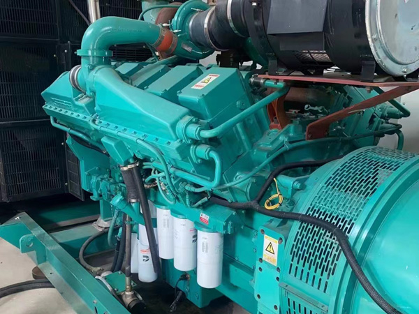 宁强更换100kW柴油发电机组机油时，需要注意哪些事项？